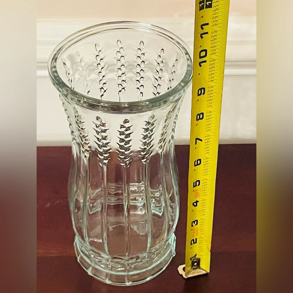 1960’s Brody Co. Vase Clear Thick Glass with Feathered Rib Pattern Vintage‎ 9.5